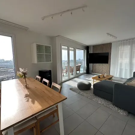 Penthouse 360 View 2br, Large Terrace Apartment *