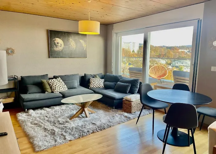 Penthouse 360 View 2br, Large Terrace Apartment *